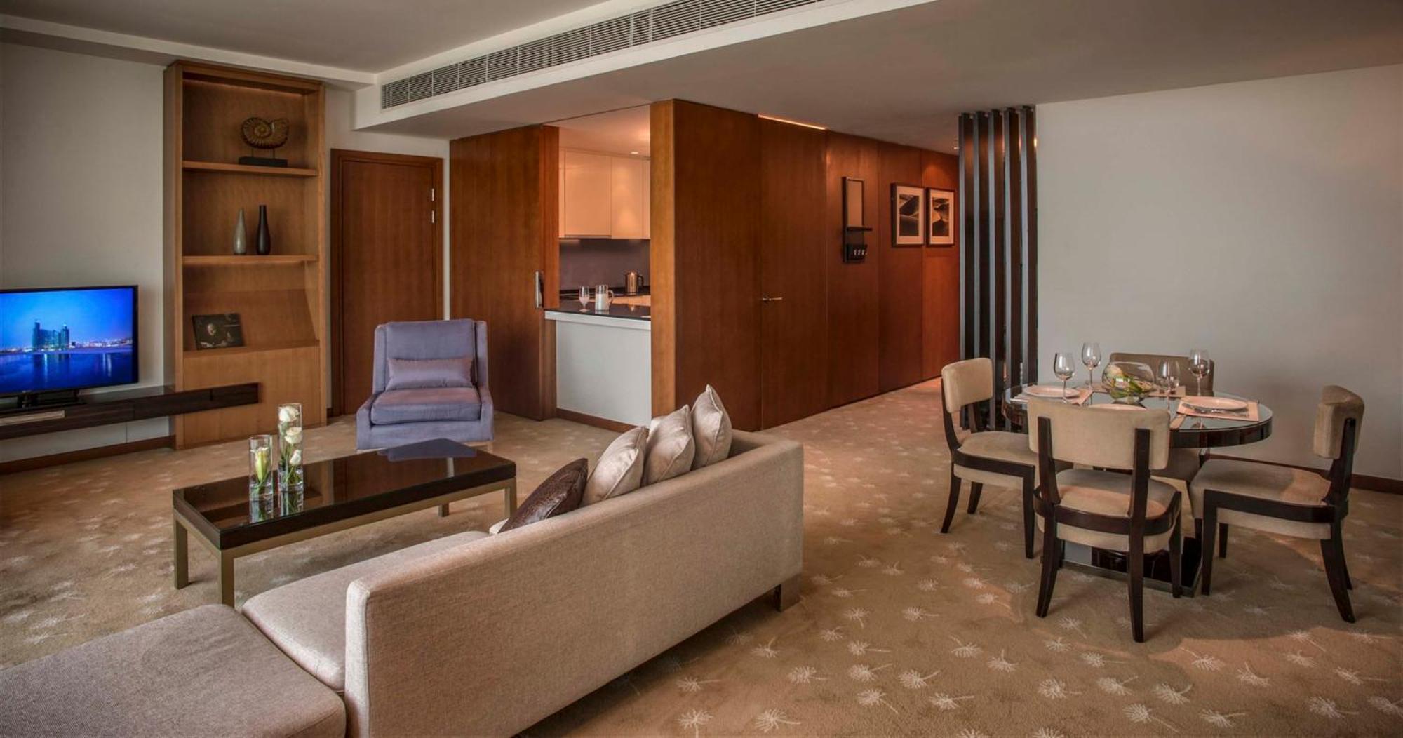 Intercontinental Residence Suites Dubai Festival City By Ihg Ngoại thất bức ảnh A suite at the Ritz-Carlton, DIFC