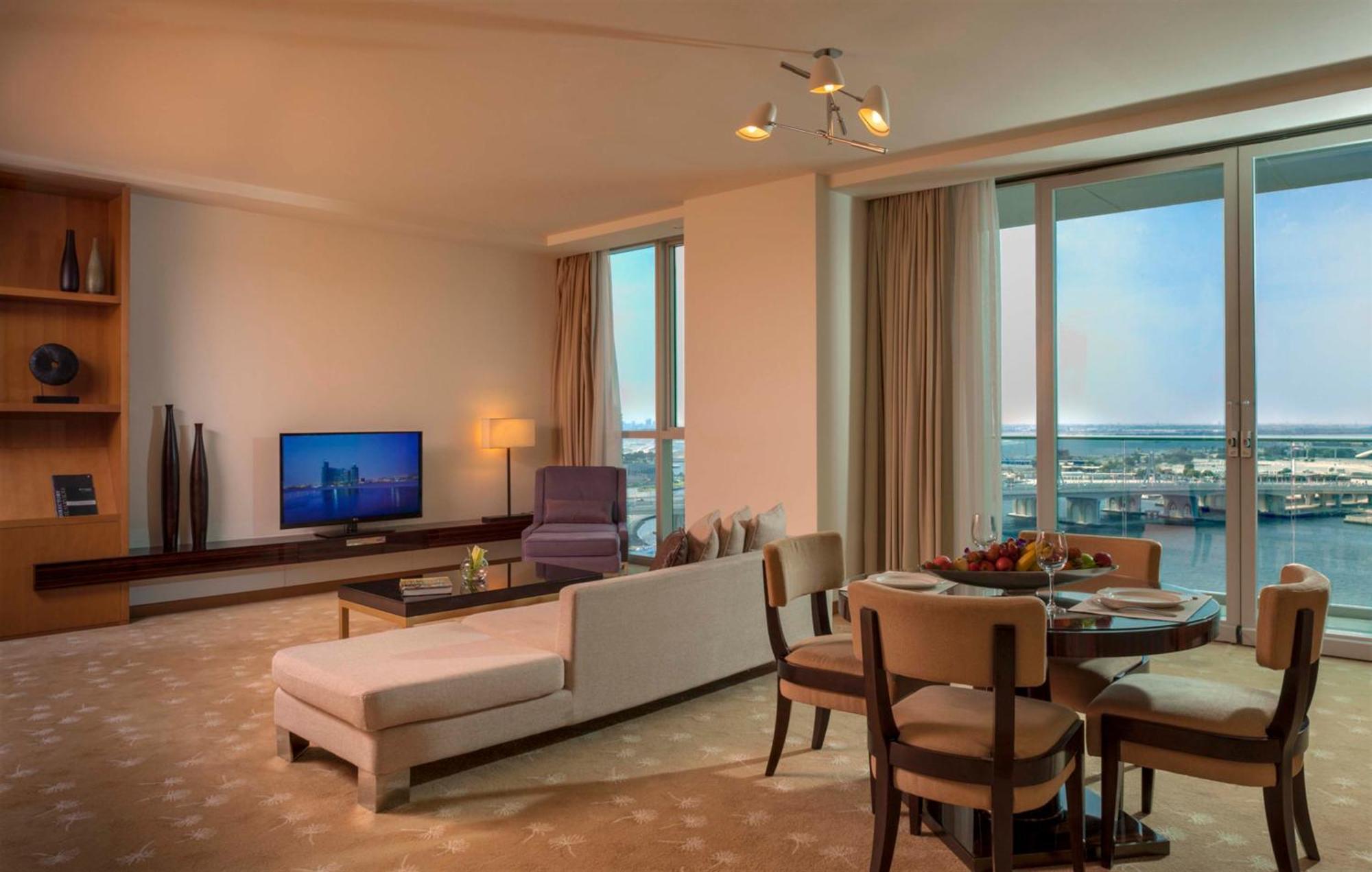 Intercontinental Residence Suites Dubai Festival City By Ihg Ngoại thất bức ảnh A suite at the hotel